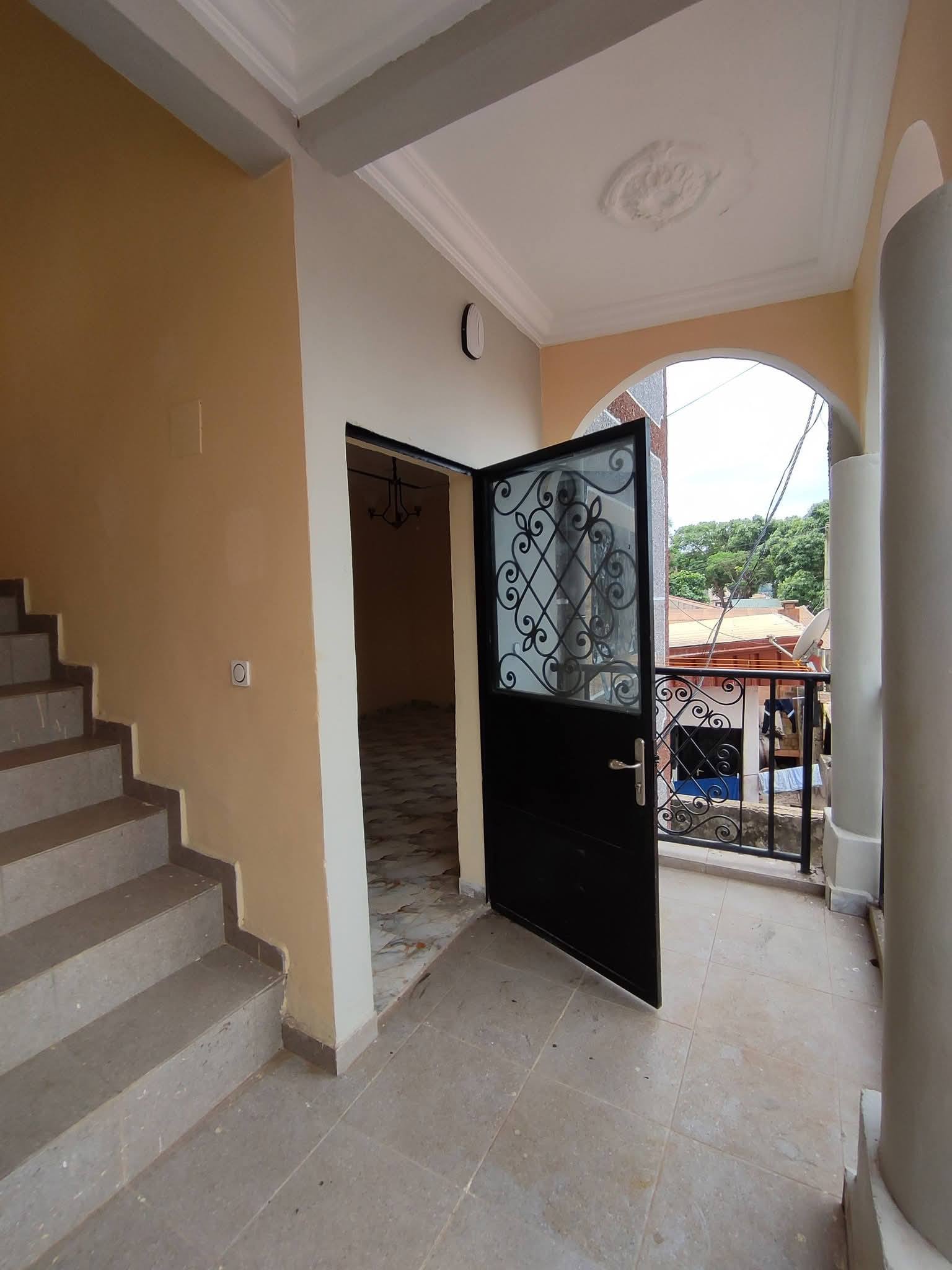 Studio moderne nouvellement construite