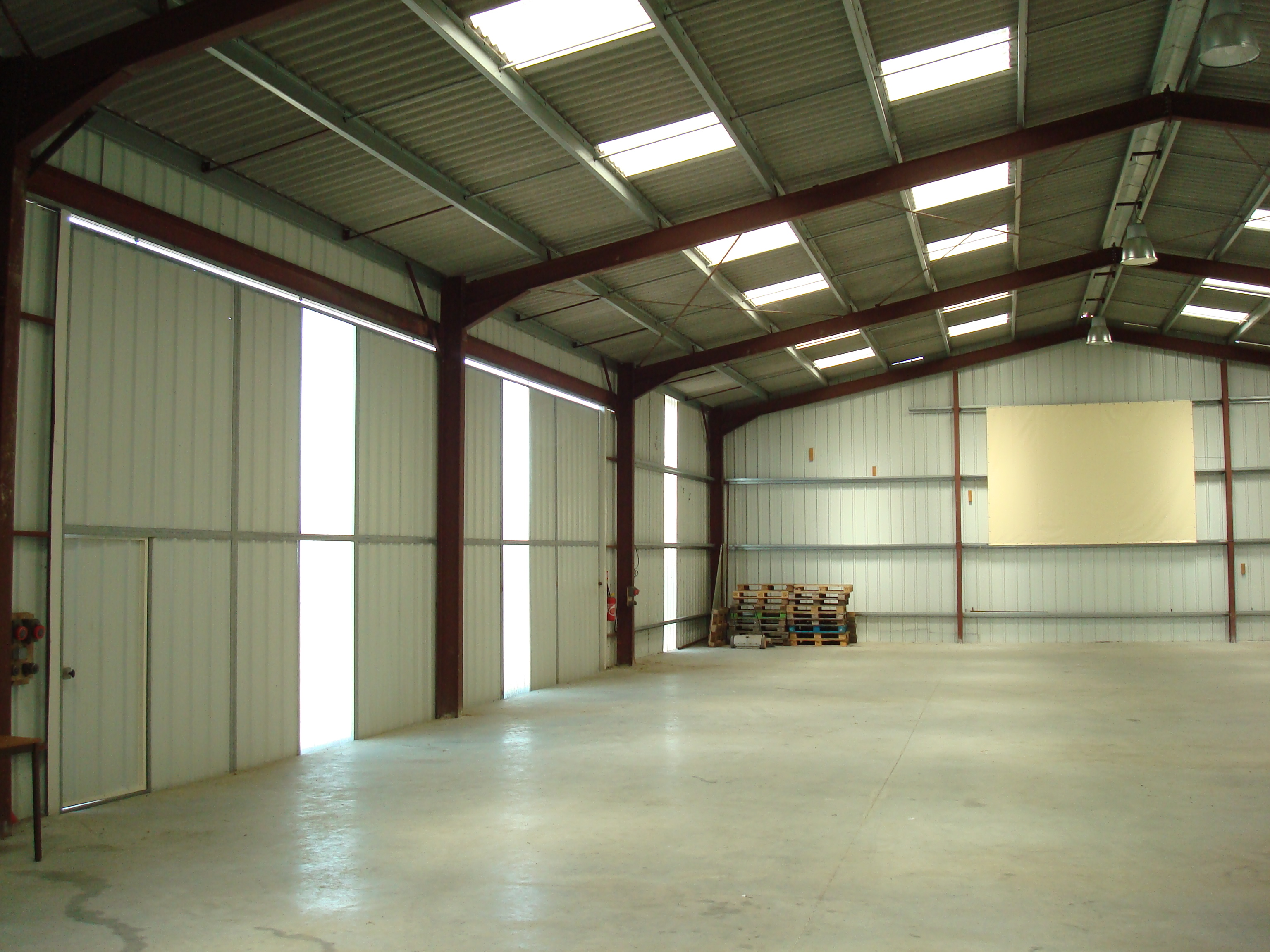 Entrepôt spacieux à Bastos - Image 3