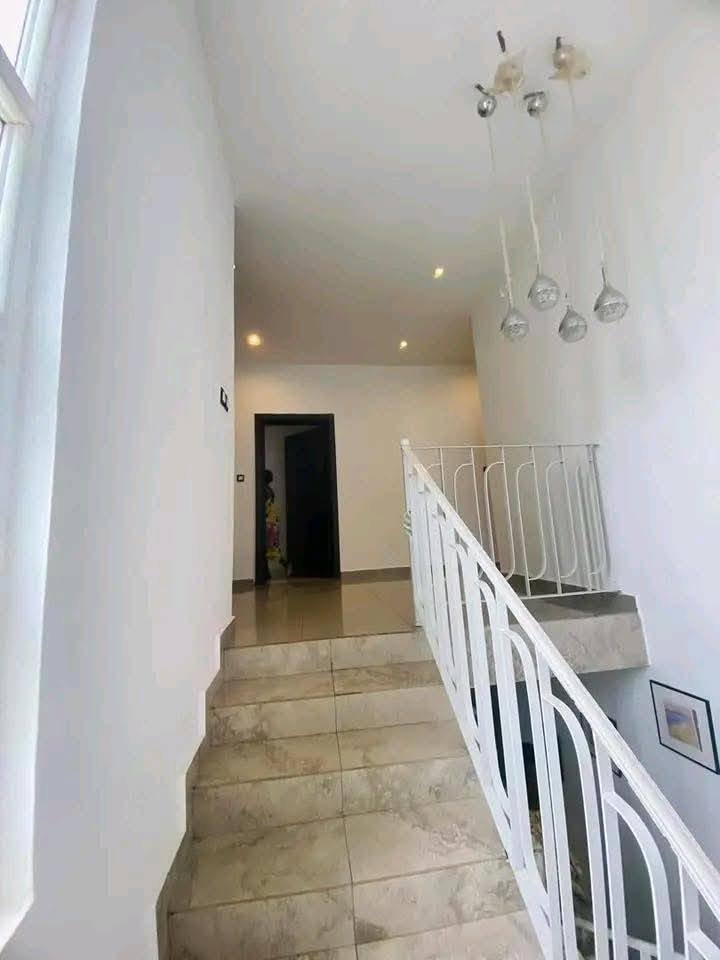 Duplex haut standing avec piscine à vendre — photo 10