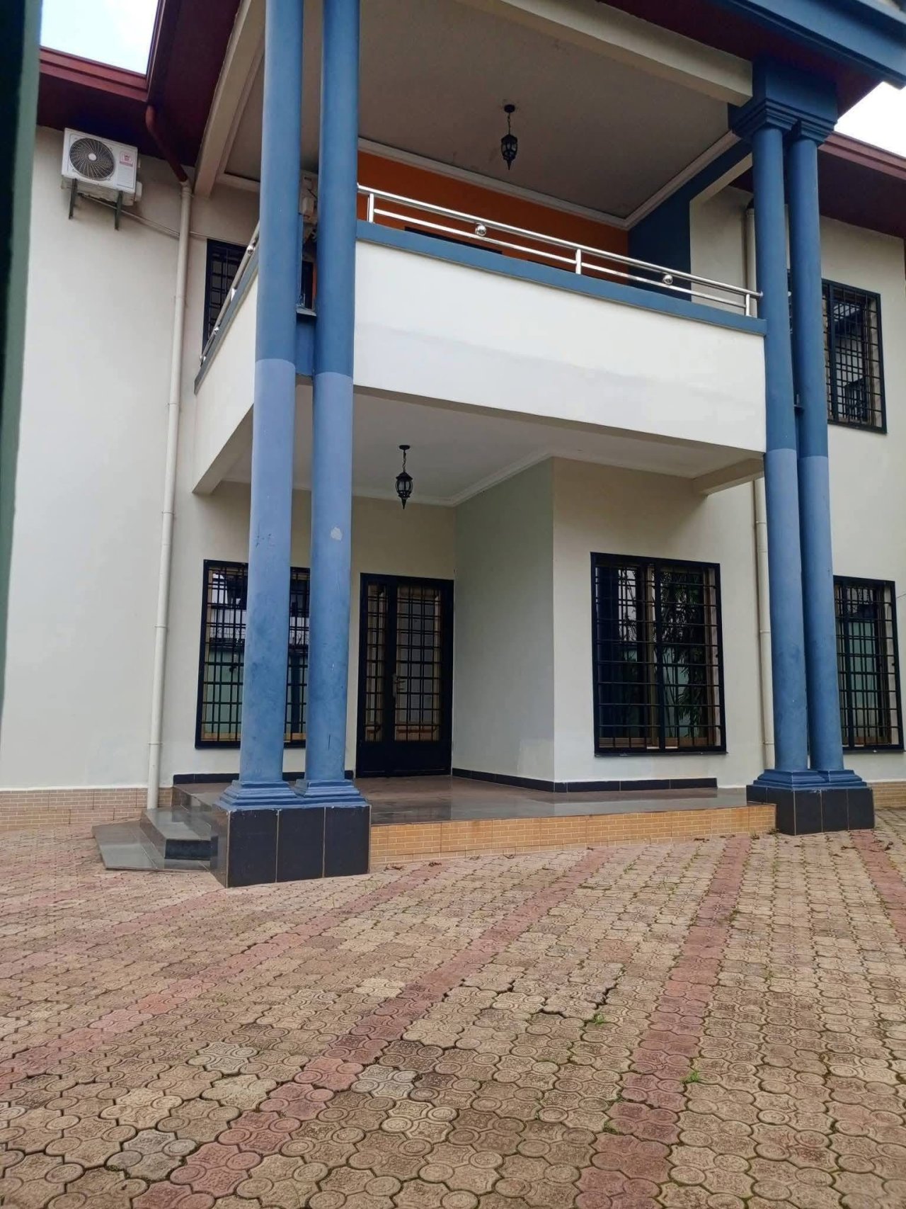 𝐃𝐔𝐏𝐋𝐄𝐗 𝐀 𝐋𝐎𝐔𝐄𝐑 — photo 2
