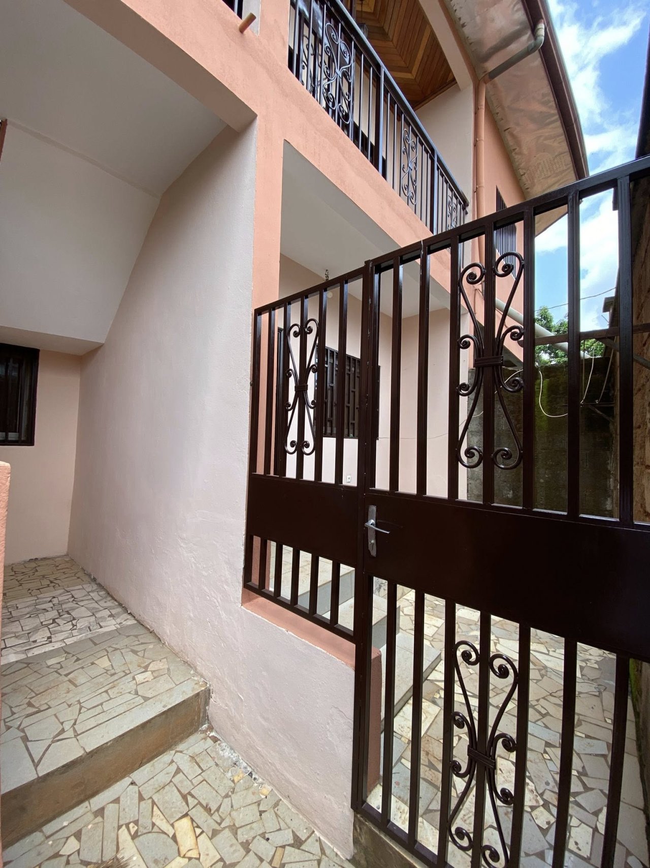 APPARTEMENT À LOUER — photo 1
