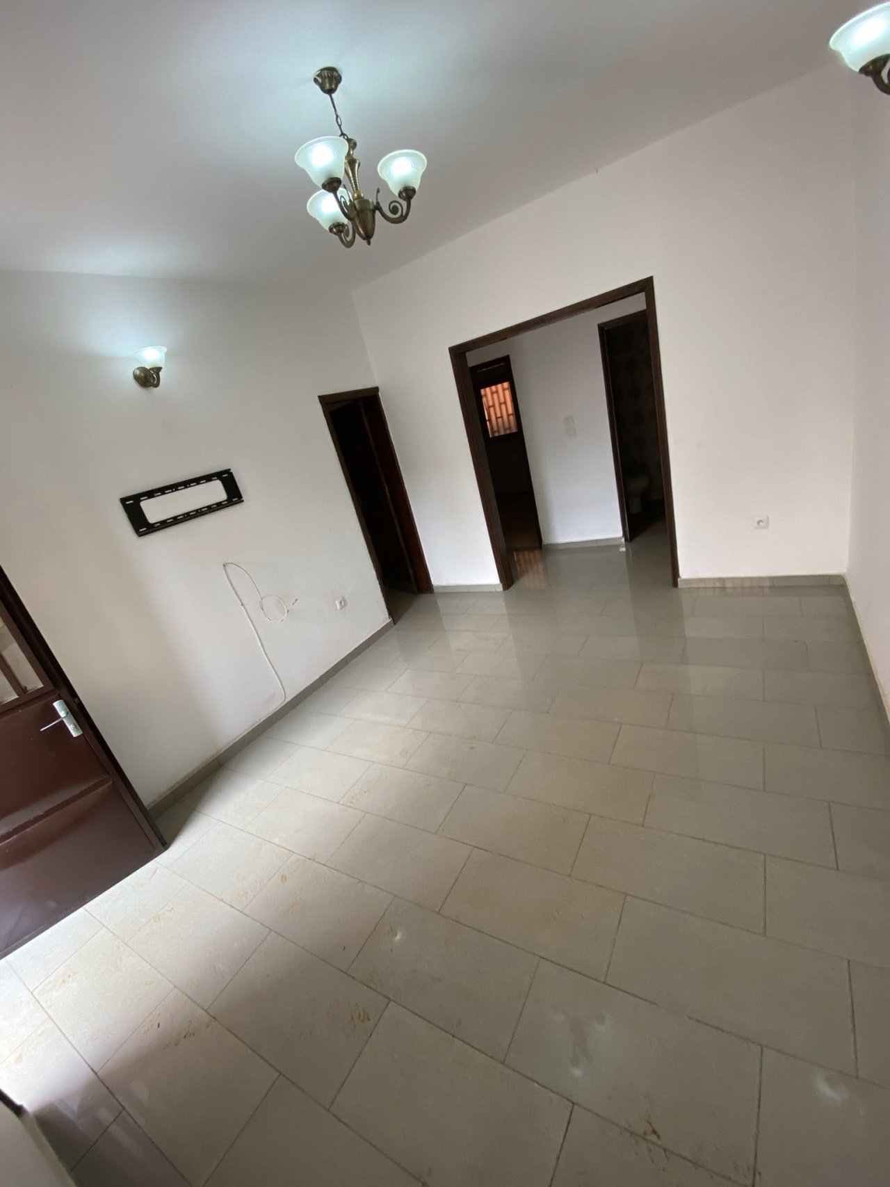 APPARTEMENT À LOUER — photo 2