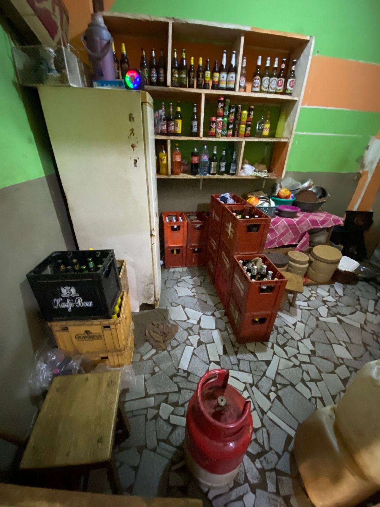 FOND DE COMMERCE ET EMPLACEMENT EN VENTE 2millions 500milles — photo 1