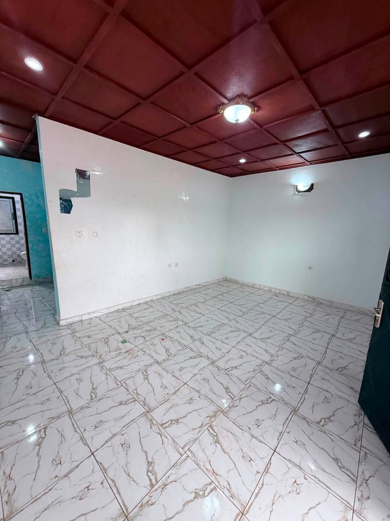 STUDIO MODERNE 4 PIÈCES À LOUER — photo 2