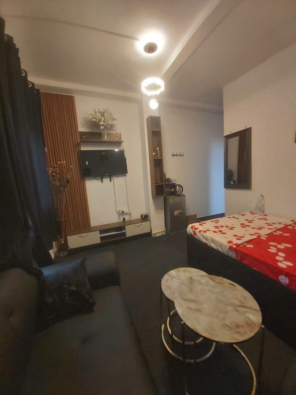 Fond de chambre meublé à vendre à Ngoa Ekelle — photo 3