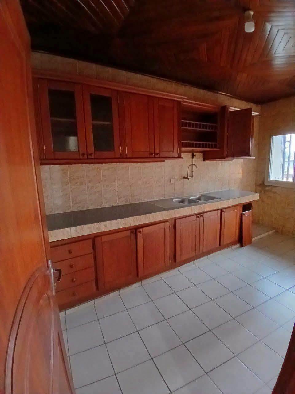 Appartement moderne à louer situé à Nsimeyong — photo 4