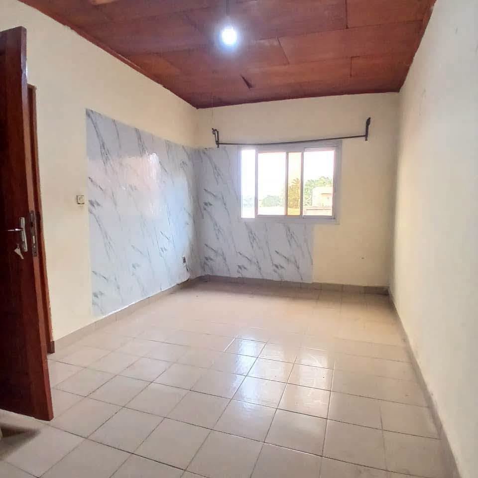 Duplex à louer situé à Biyem assi Tam-tam — photo 4
