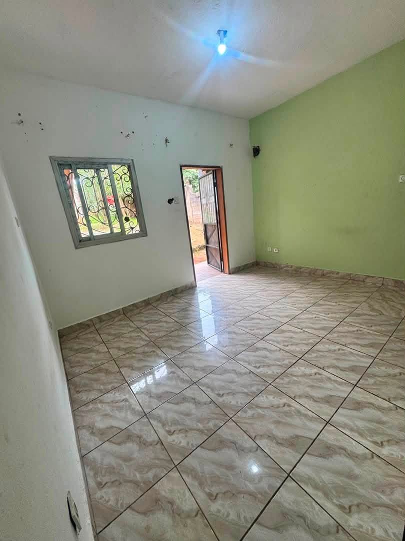 YAOUNDÉ – NGOUSSO  CHAMBRE  MODERNE  À LOUER  3 PIÈCES — photo 1