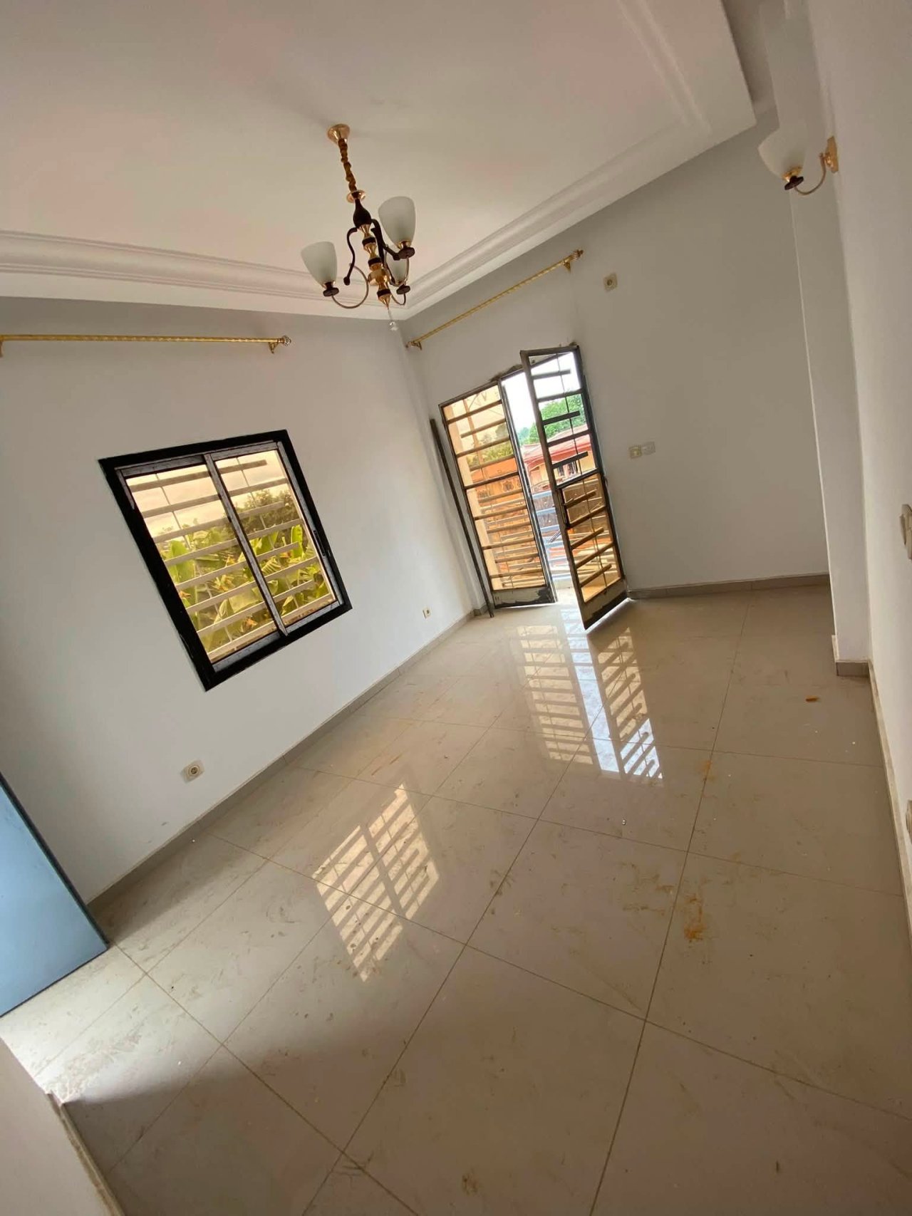 🇨🇲 YAOUNDÉ  FOUGEROLE  STUDIO MODERNE NEUF À LOUER — photo 1
