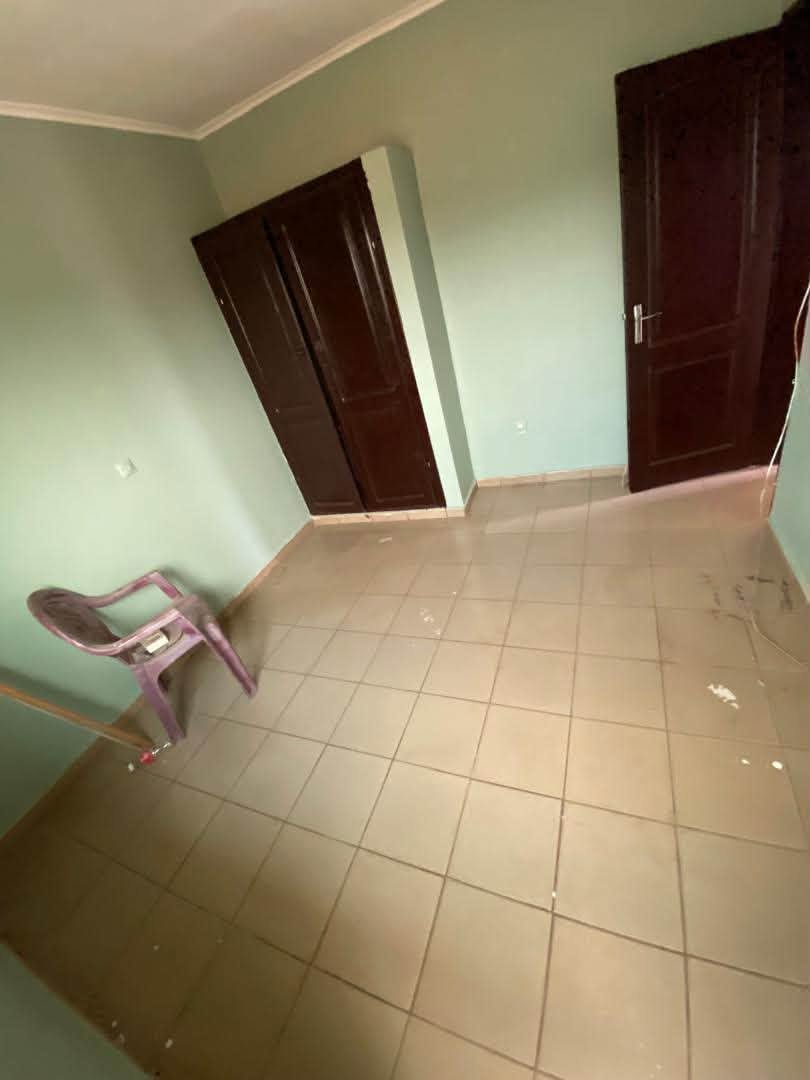 NGOUSSO BORDURE DE ROUTE APPARTEMENT À 110milles — photo 4