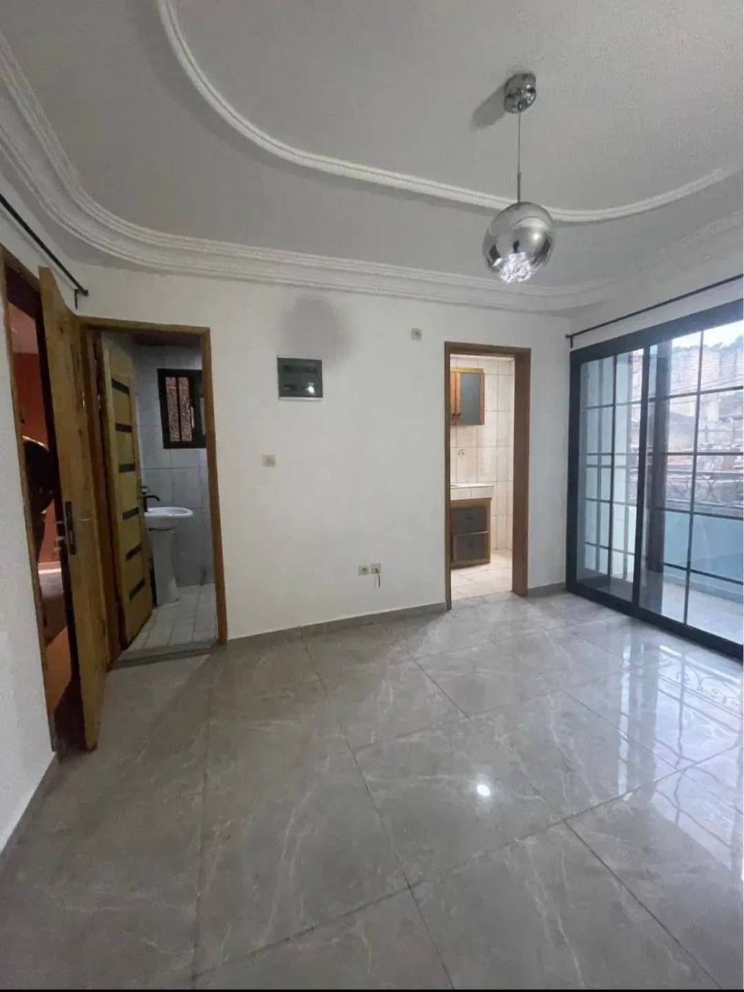 Chambre moderne à Mendong — photo 2