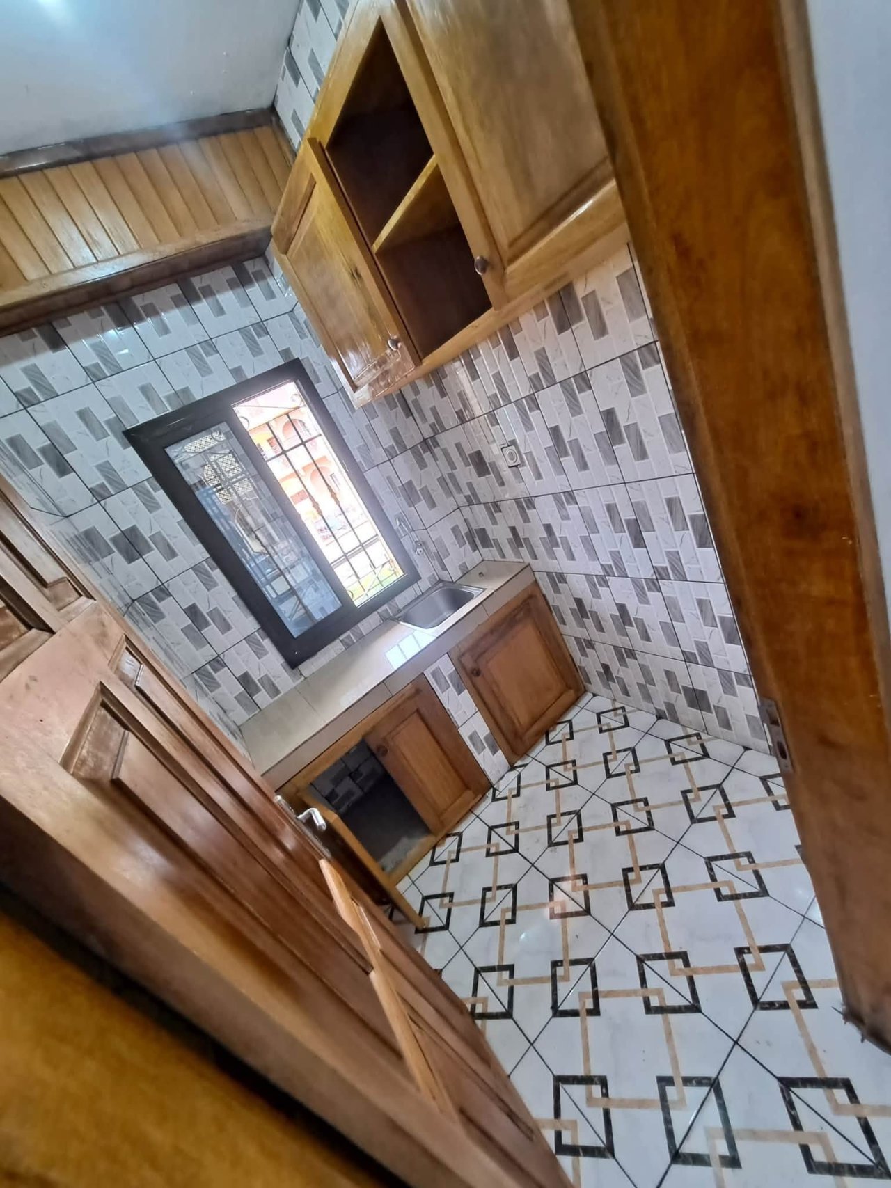STUDIO MODERNE À LOUER — photo 4