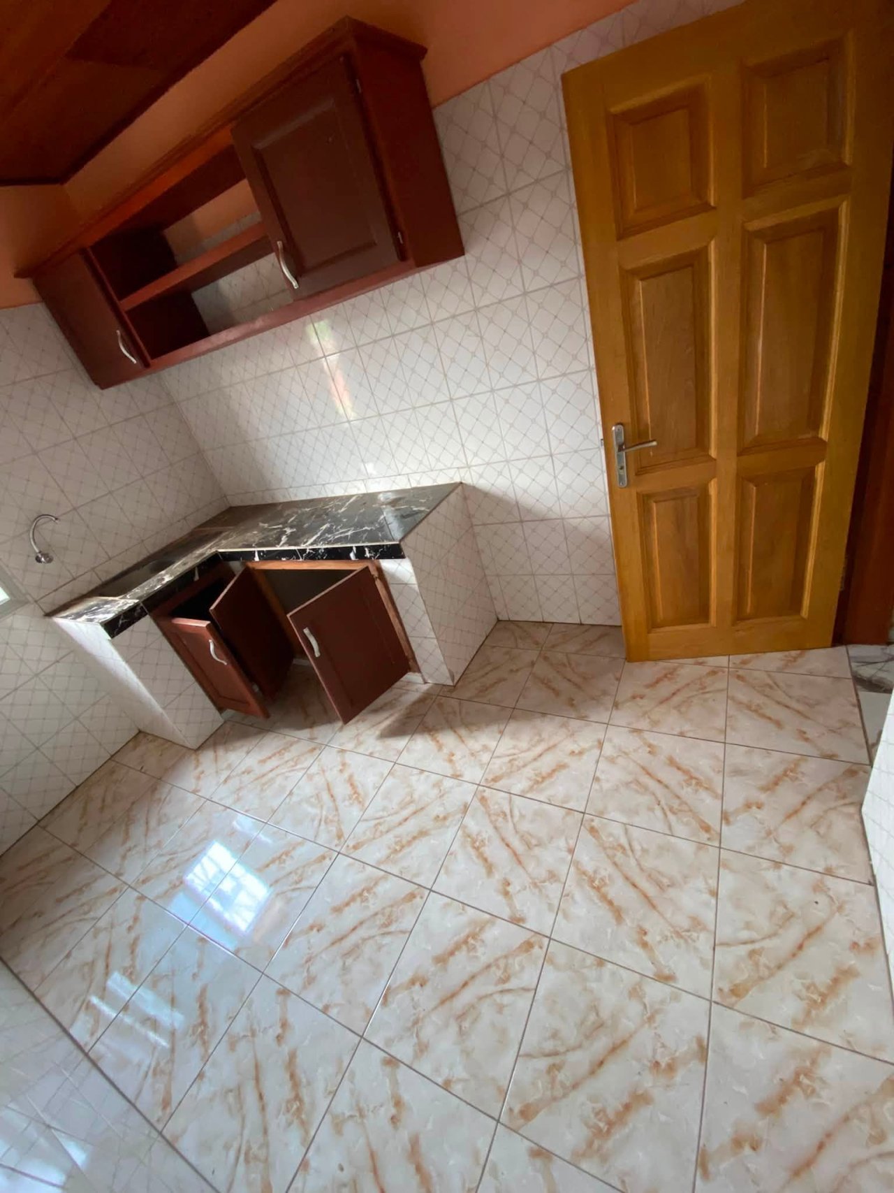 STUDIO À NKOLFOULOU — photo 4