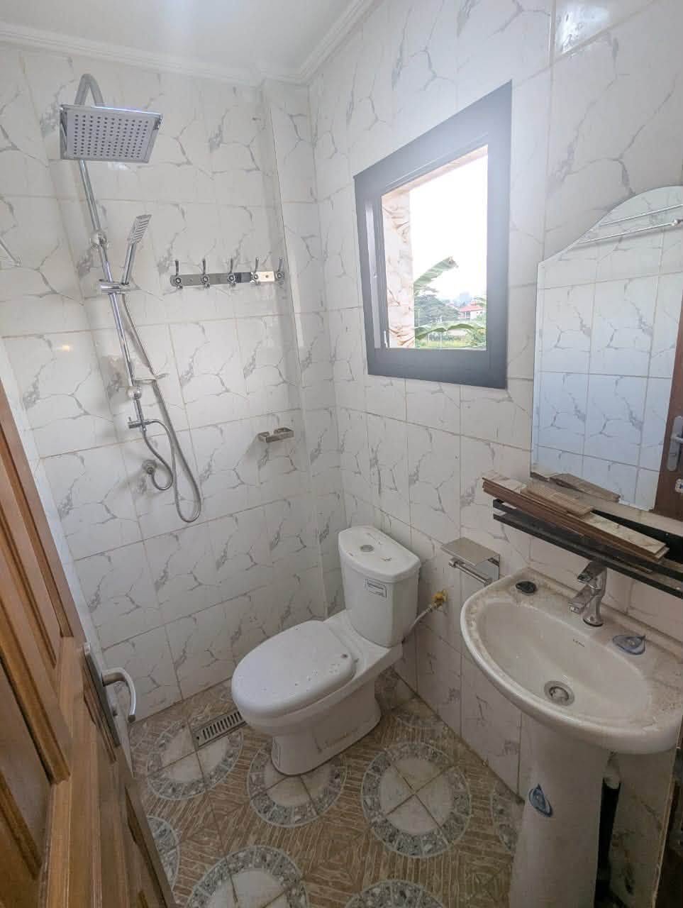Chambre moderne nouvellement construite — photo 3