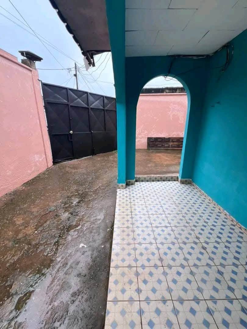 Villa à louer à Ekoumdoum — photo 1