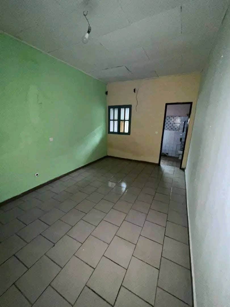 Villa à louer à Ekoumdoum — photo 7