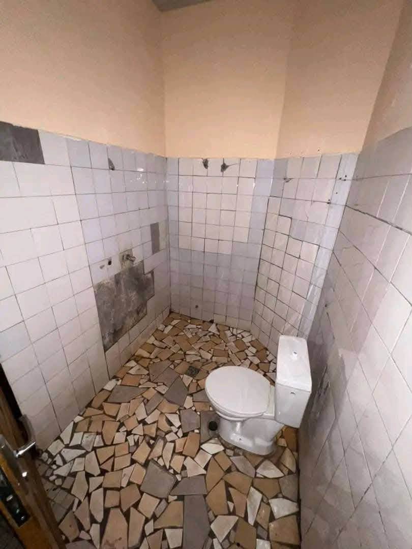 Villa à louer à Ekoumdoum — photo 8