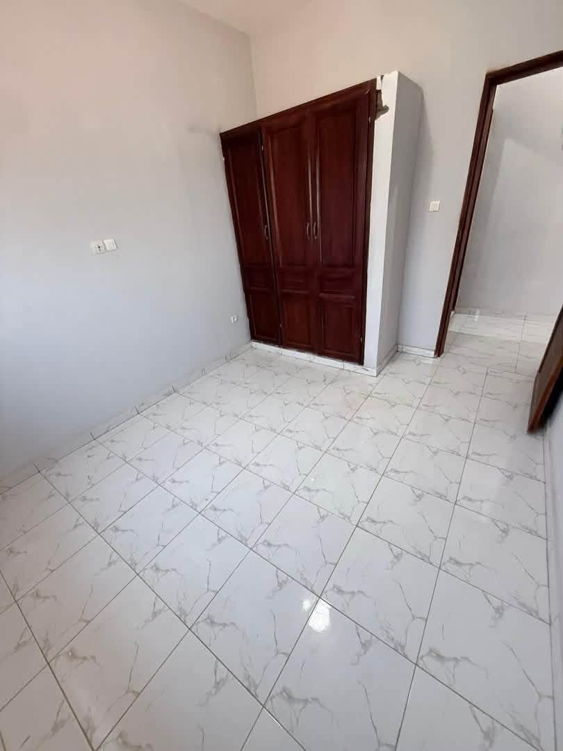 vaste studio moderne neuf a louer — photo 6