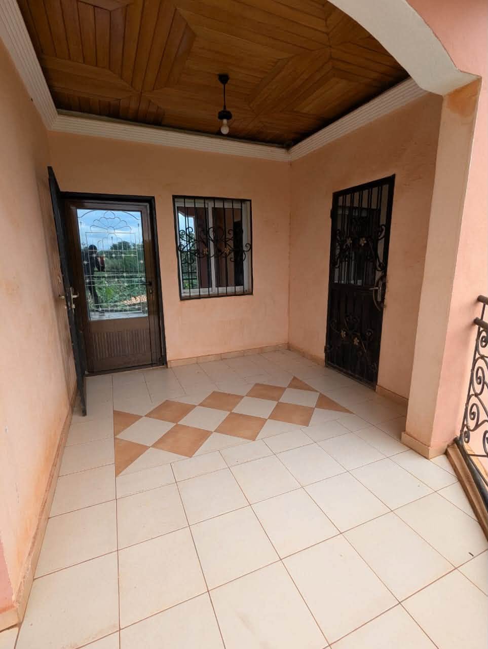 APPARTEMENT À 90milles 5+1 — photo 1