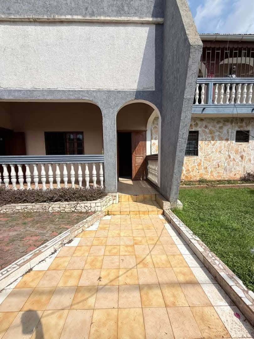 UN DUPLEX SPACIEUX AVEC ESPACE VERT — photo 3