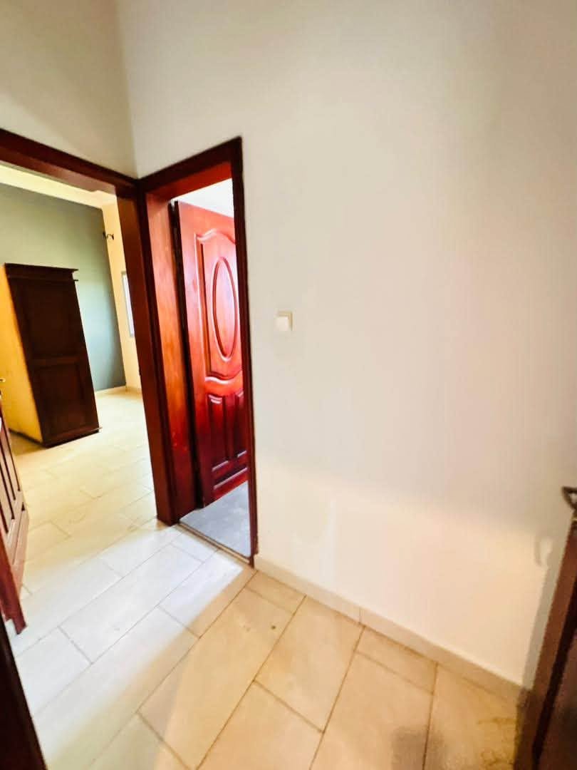 Appartement moderne à Efoulan — photo 4