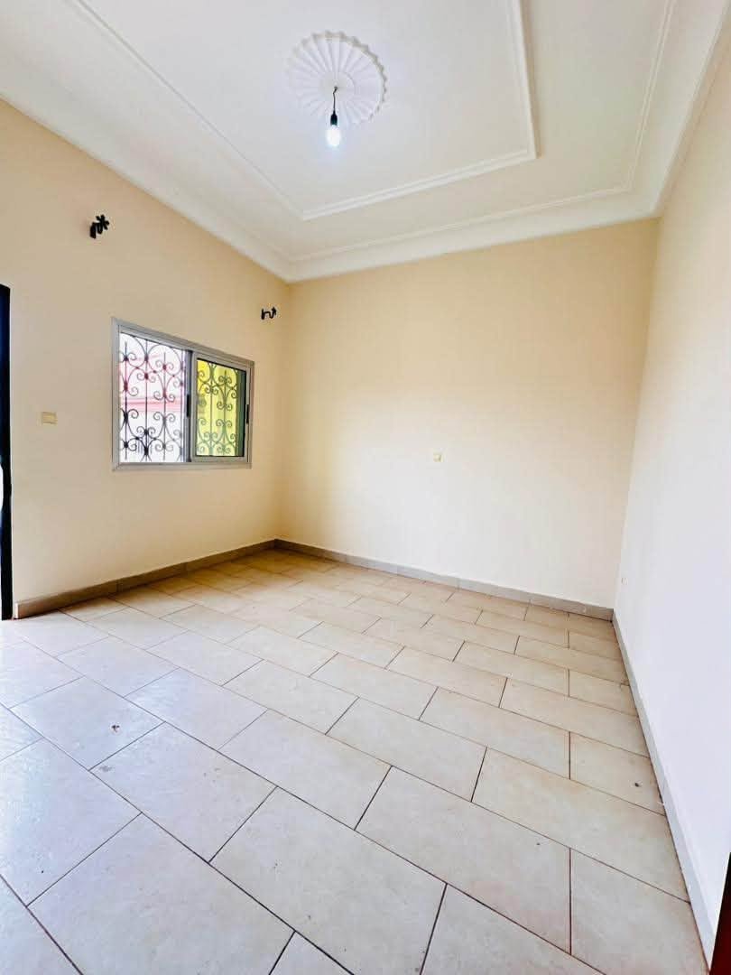Appartement moderne à Efoulan — photo 9