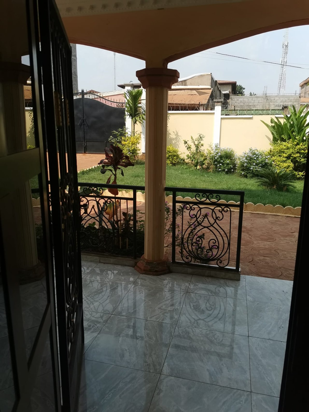 APPARTEMENT MEUBLÉ À LOUER POUR LONGUE DURÉE — photo 1
