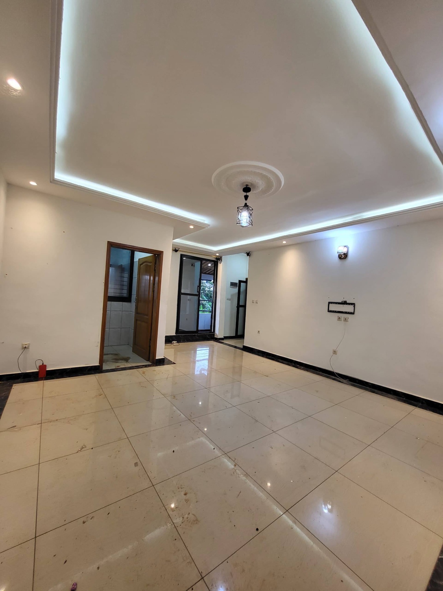 STUDIO MODERNE À LOUER