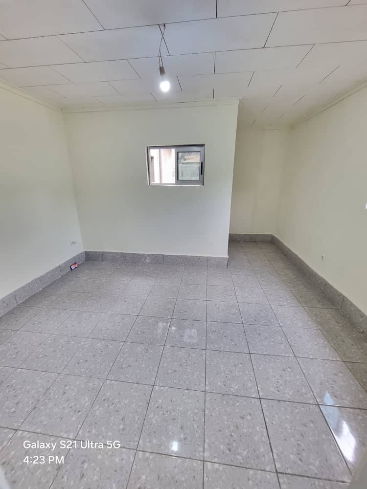 Chambre moderne nouvellement construite — photo 8